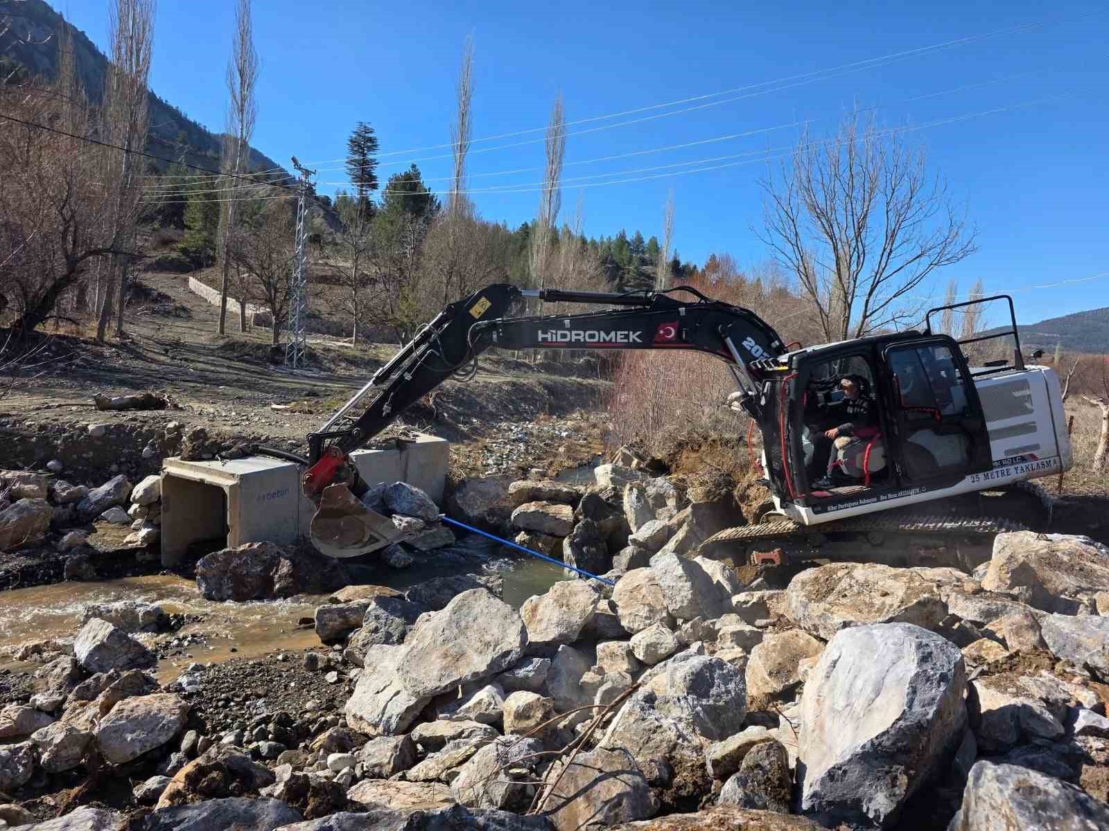 yagislar sonrasi kapanan yol yeniden ulasima acildi 1 SsTFvKEq