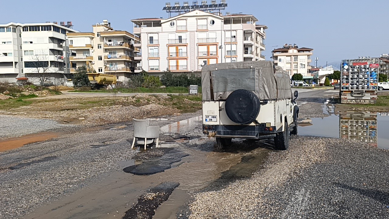 yagislarin sebep oldugu yoldaki cukura koltuklu onlem 6 jY1MKv4t