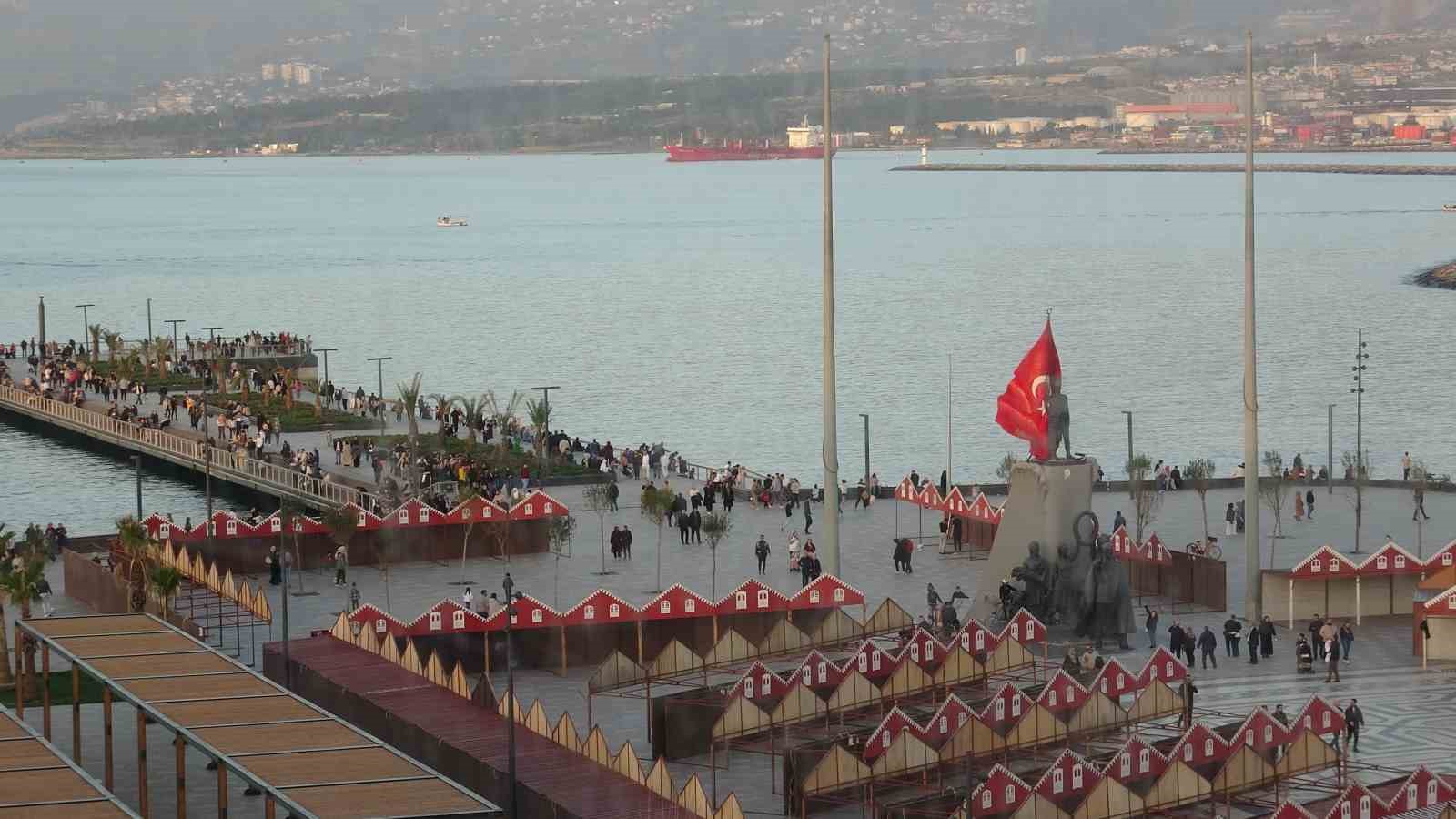 Yağışlı havanın son bulmasını fırsat bilen vatandaşlar İskenderun Sahili’ne akın etti 4 yagisli havanin son bulmasini firsat bilen vatandaslar iskenderun sahiline akin etti 0 6fKwYezU