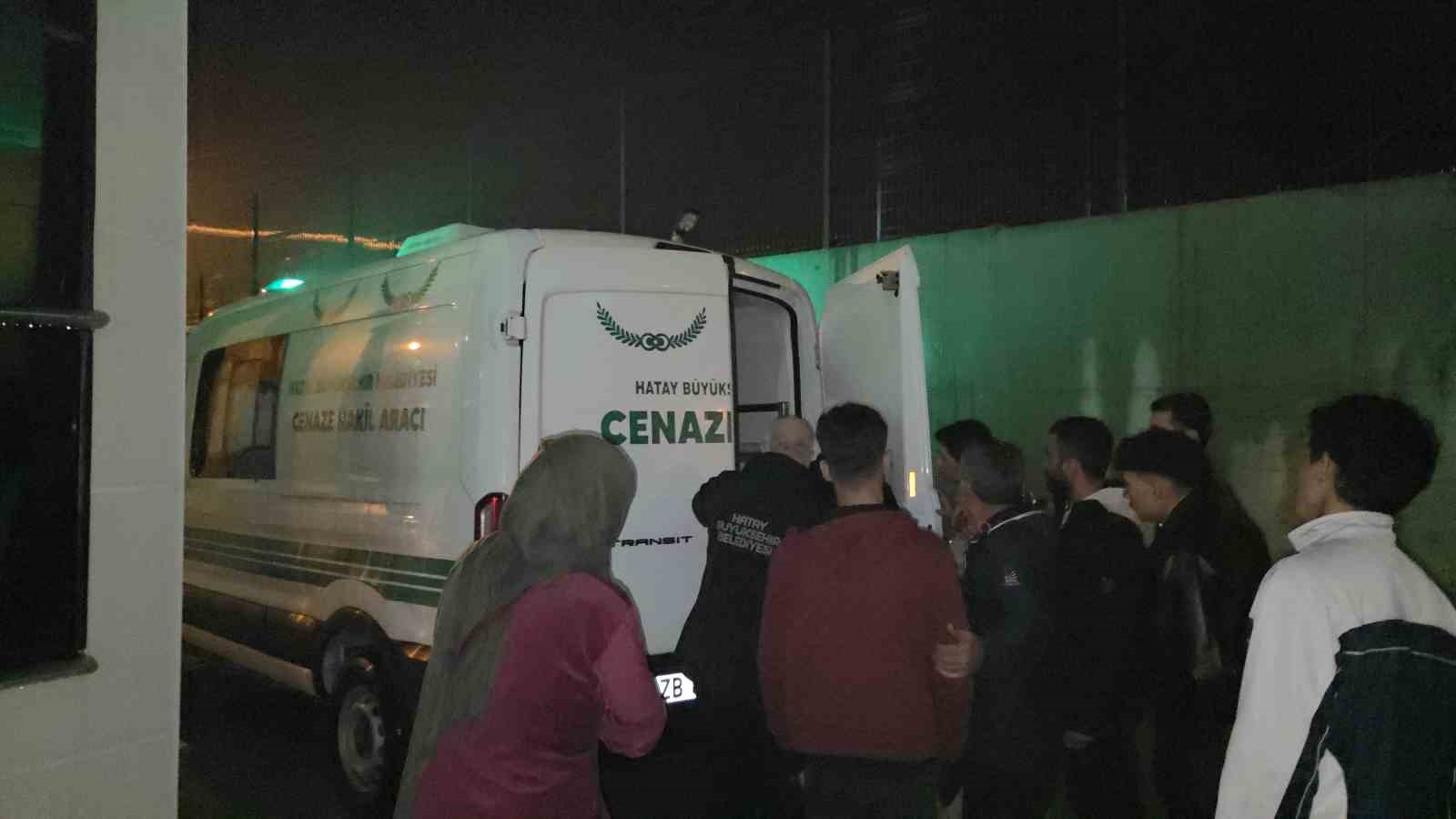 yagisli havayla birlikte su dolan cukura dusen 10 yasindaki cocuk hayatini kaybetti 2 6igqLBYu