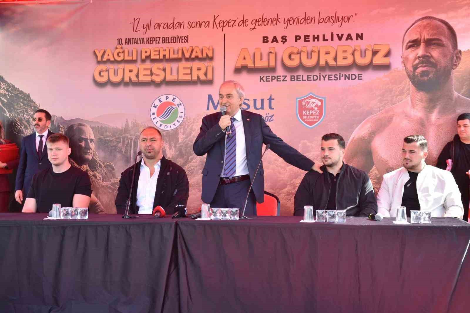 yagli gureslerin efsane ismi ali gurbuze coskulu karsilama 1 AjBez5h2