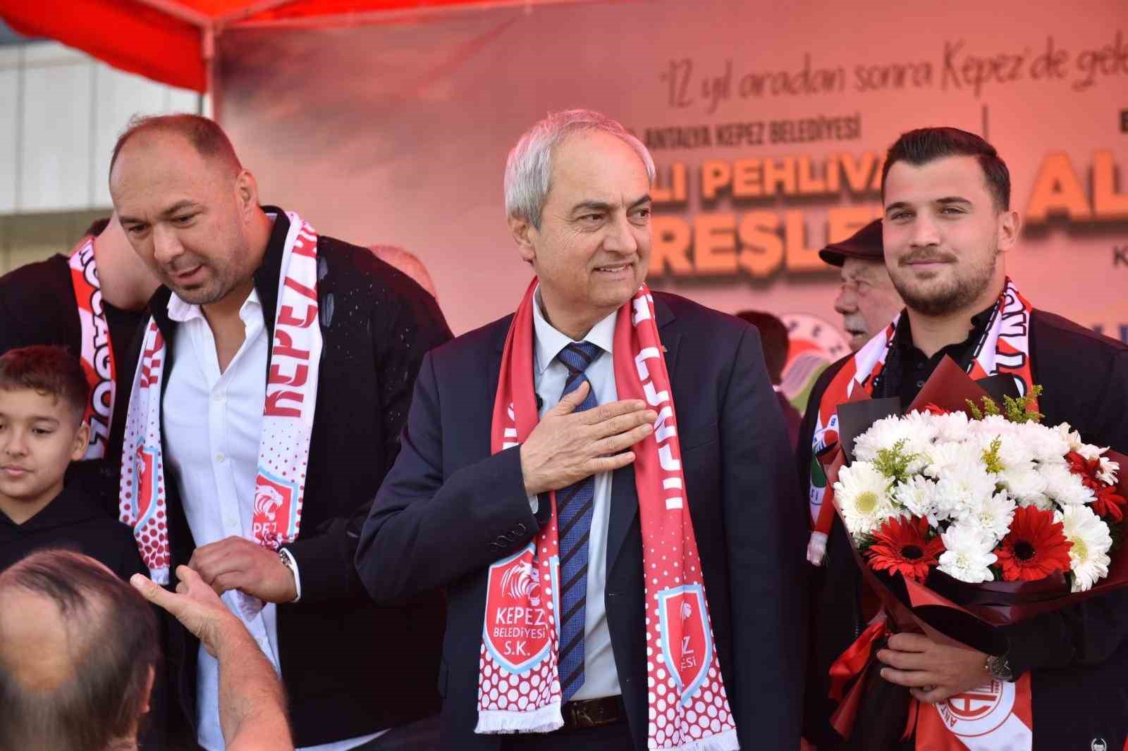 yagli gureslerin efsane ismi ali gurbuze coskulu karsilama 2 LYuJrjfW