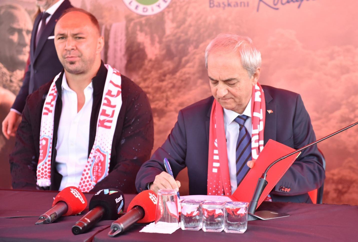 yagli gureslerin efsane ismi ali gurbuze coskulu karsilama 4 w72qAFaR