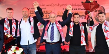 yagli-gureslerin-efsane-ismi-ali-gurbuze-coskulu-karsilama-V7hfkM3G.jpg