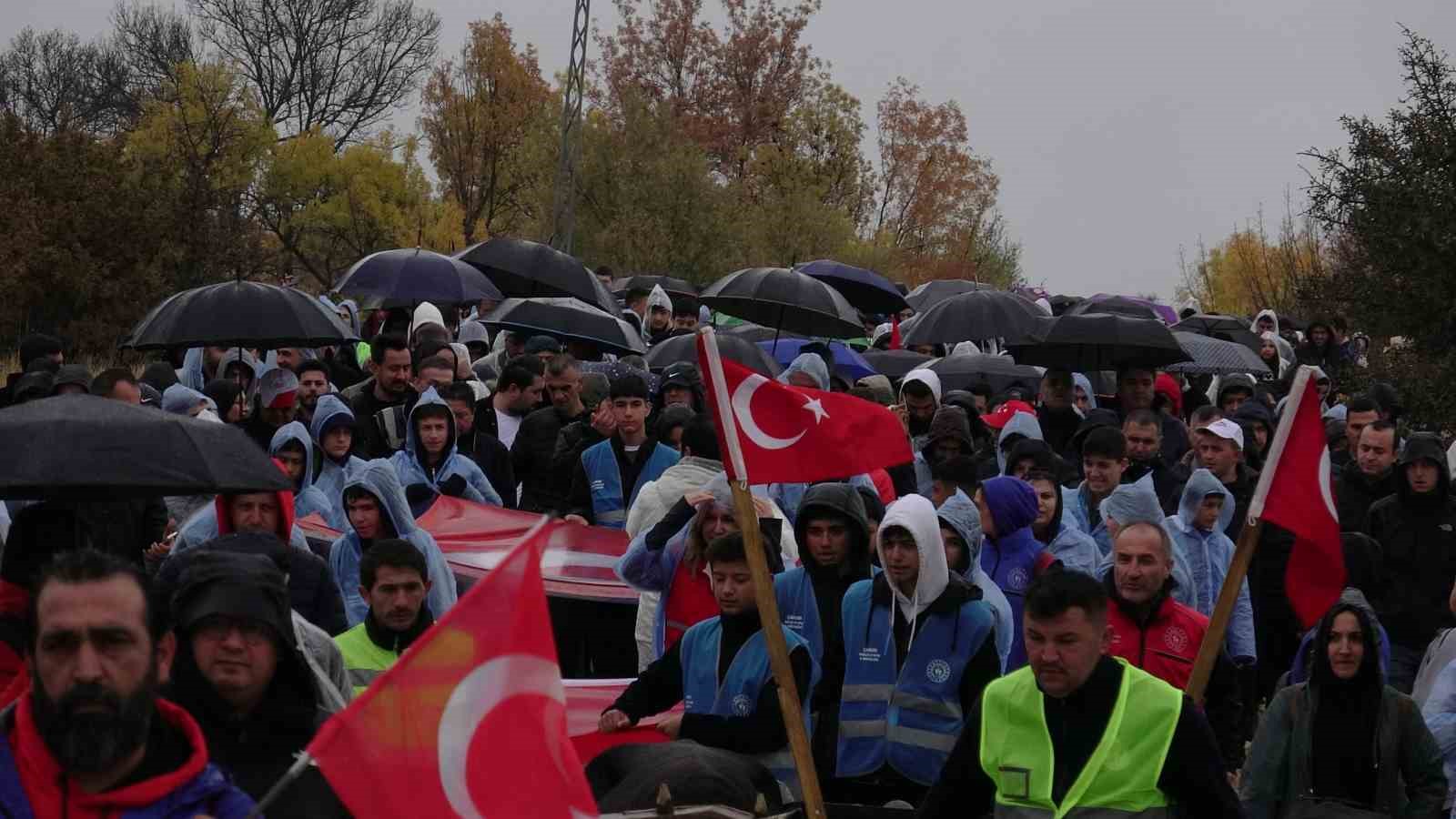 yagmur altinda istiklal mucadelesi ruhunu yasattilar 4 Pws5zQdH