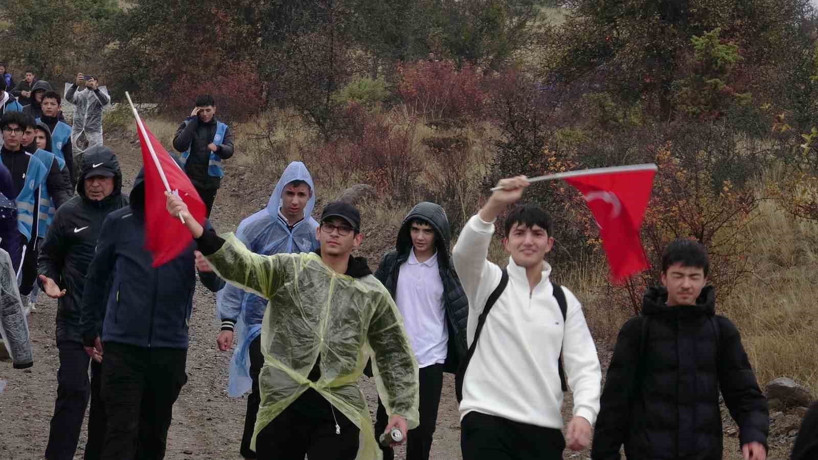 yagmur altinda istiklal mucadelesi ruhunu yasattilar 6 uU4SaMij