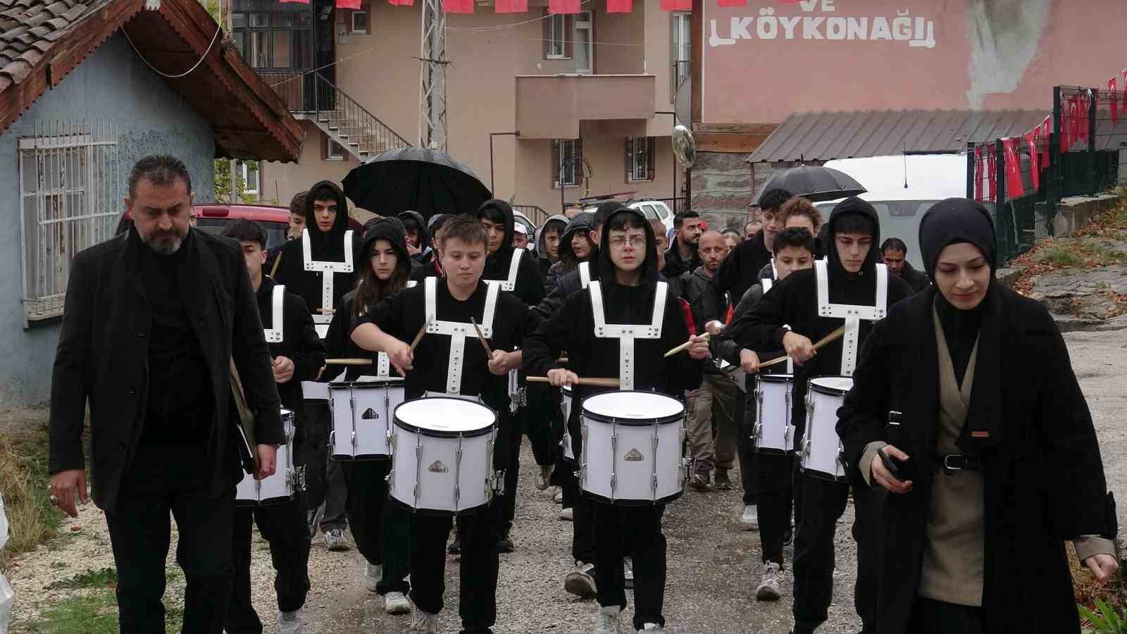 yagmur altinda istiklal mucadelesi ruhunu yasattilar 8 dZt6F1Oi