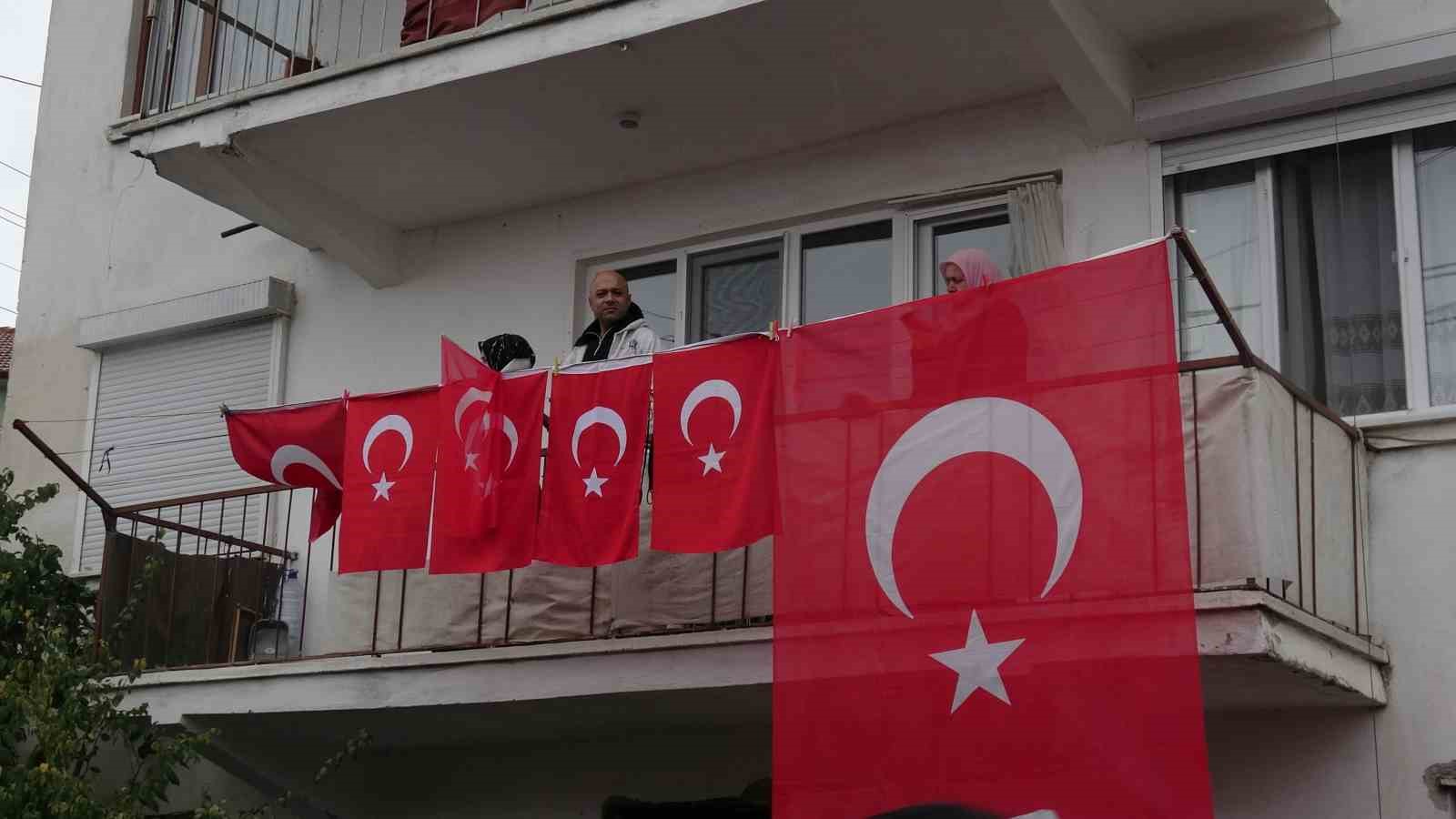 yagmur altinda istiklal mucadelesi ruhunu yasattilar 9 5e7YvqQV