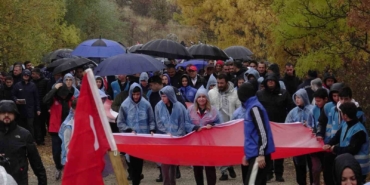 yagmur-altinda-istiklal-mucadelesi-ruhunu-yasattilar-Lq7Bkdha.jpg