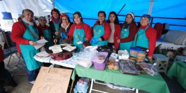 yagmur-dinlemediler-bodrum-aci-ot-festivaline-ziyaretci-akini-evDYOAdw.jpg