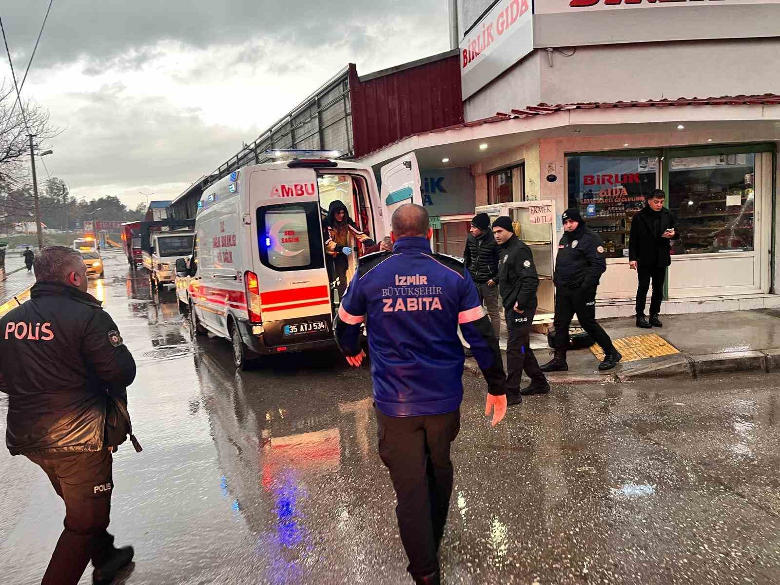 yagmur sulari yukseldi cayda mahsur kalan vatandasi itfaiye kurtardi 4 743AU9kd