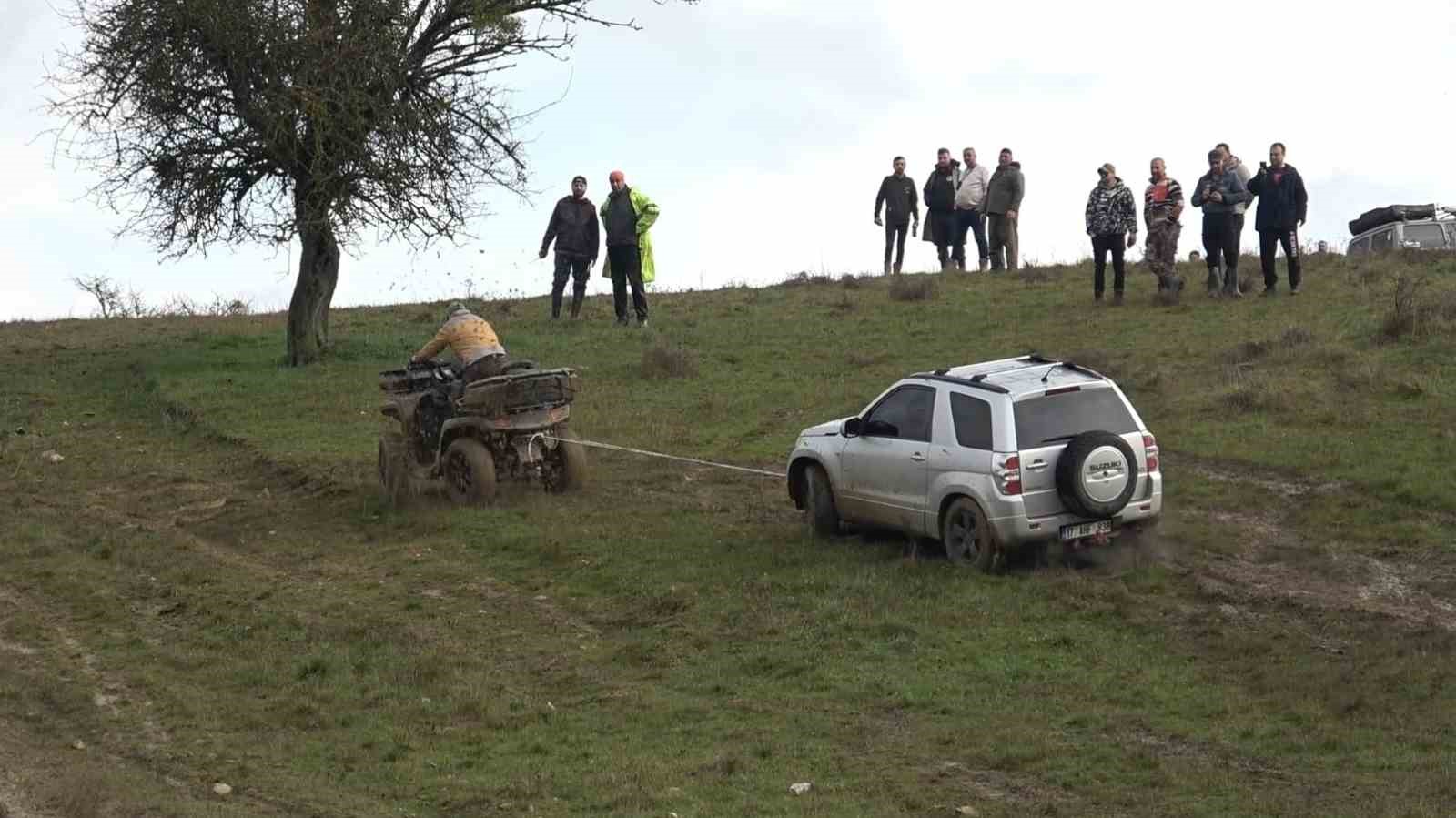 yagmur ve camur off road tutkunlarini durduramadi 1 48ergdGi