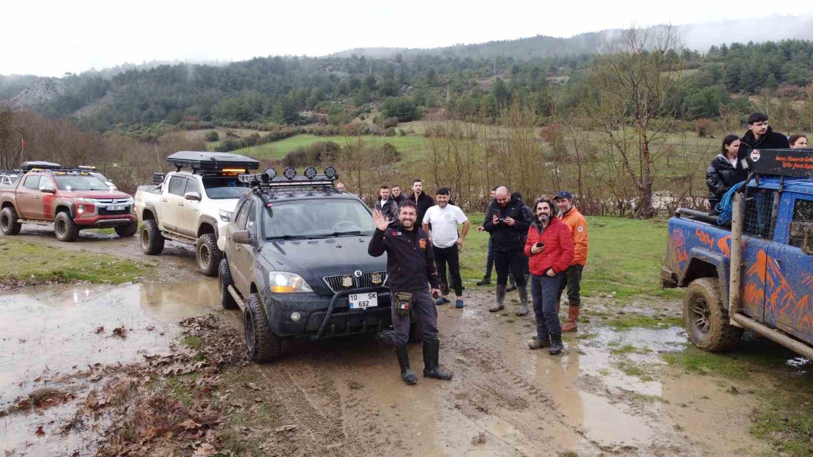 yagmur ve camur off road tutkunlarini durduramadi 3 SSUEl5jn