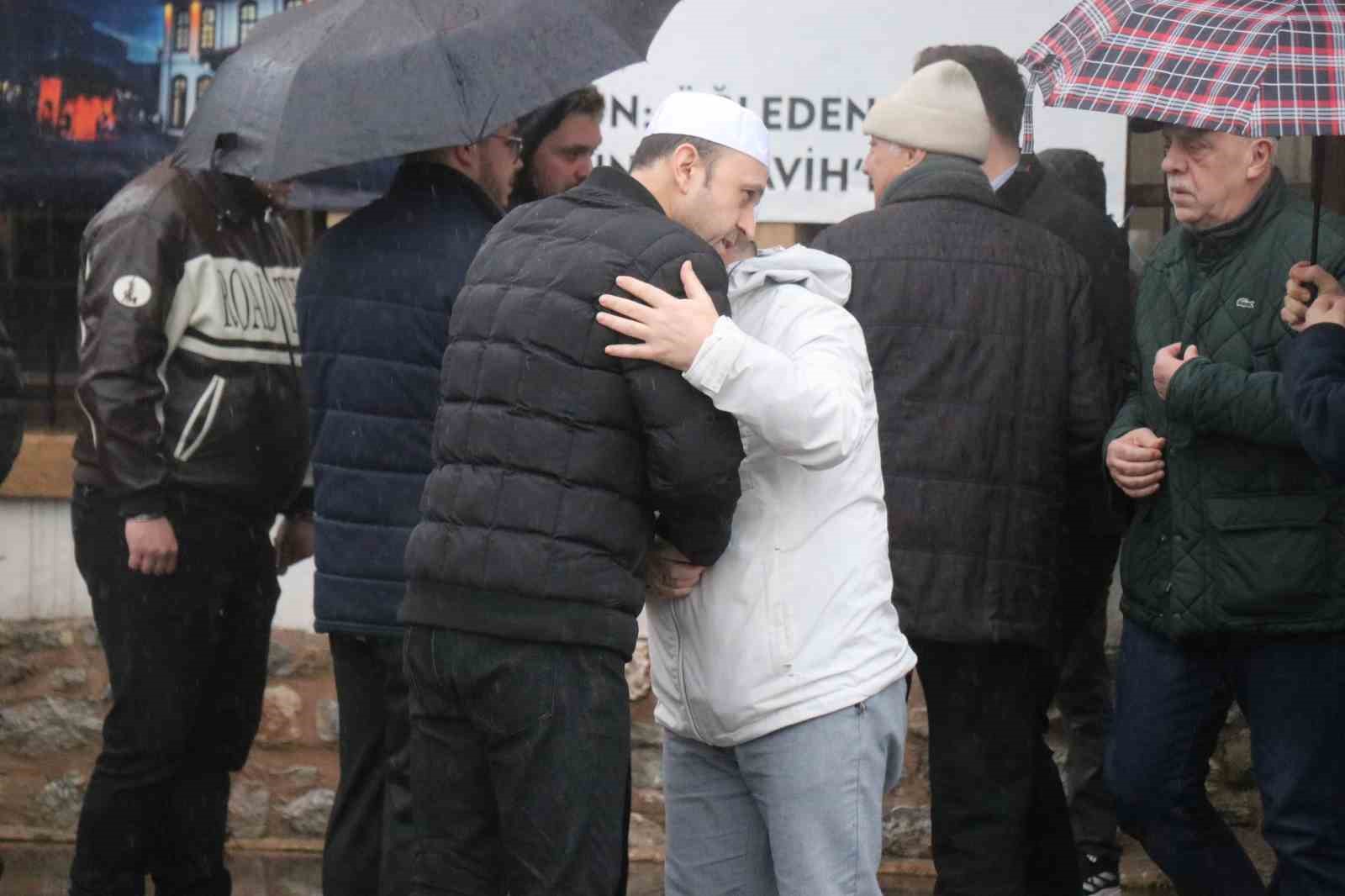 Yağmura rağmen camiler bayram namazı için dolup taştı 7 yagmura ragmen camiler bayram namazi icin dolup tasti 3 POEaUIz7