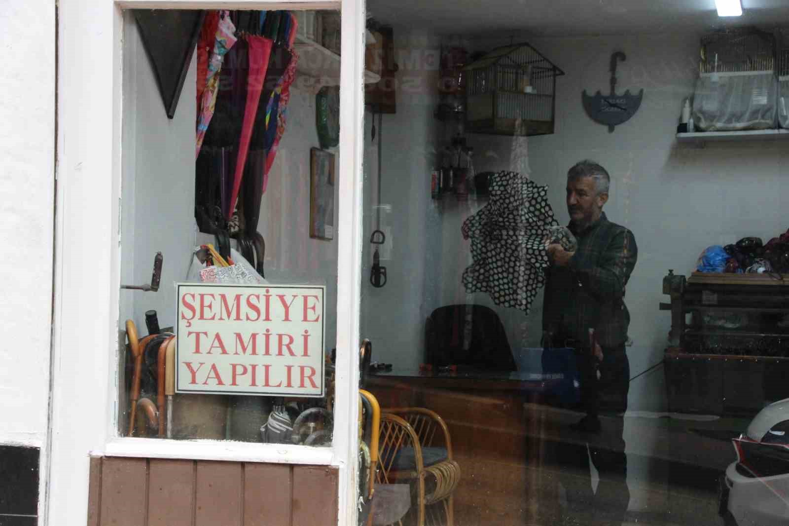 yagmurun baskentinde 40 yildir semsiye tamir ediyor 2 mPDYnbT1