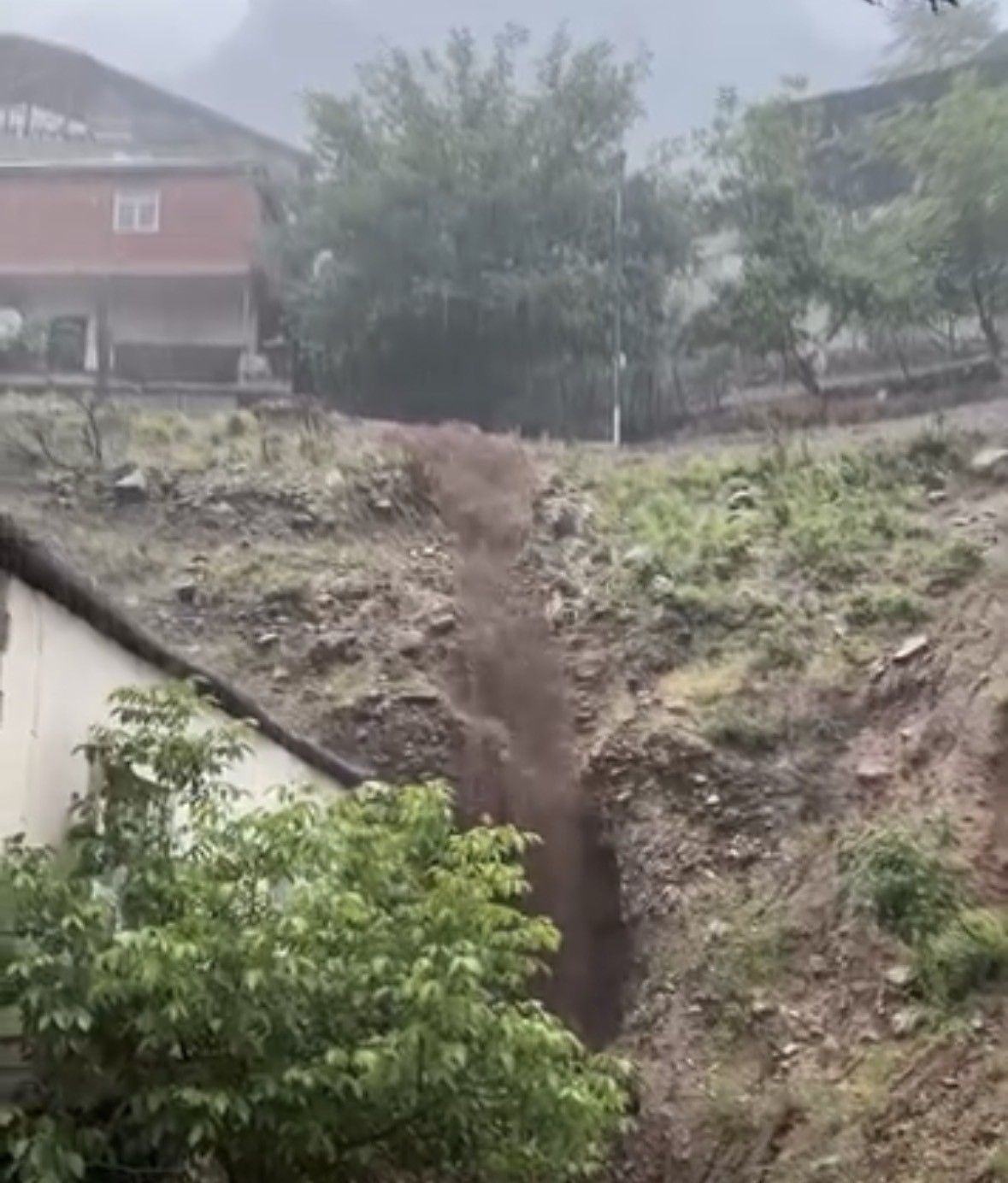 yahyalida yagis sele neden oldu evler araclar zarar gordu 2 eycYONjA