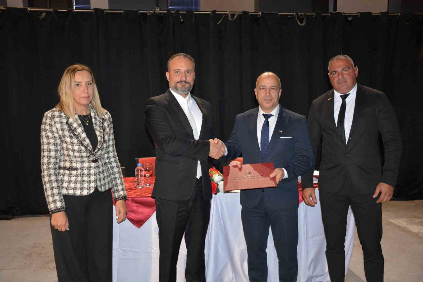 yakin dogu universitesi hastanesi ulke sporunun yaninda 1 bzaCknGF