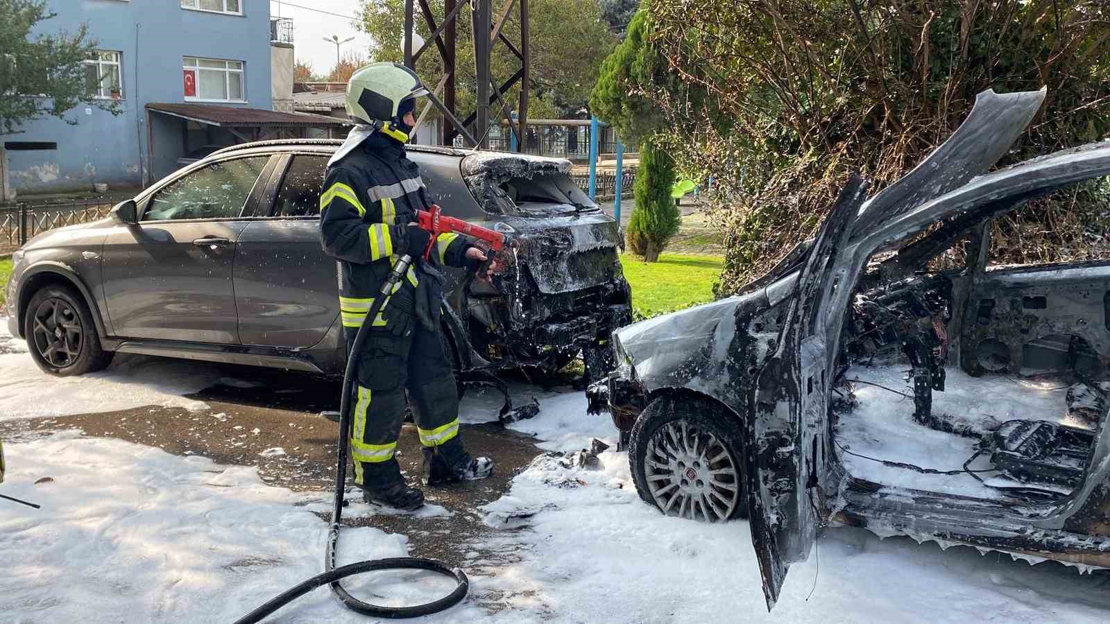 yakit aldiktan sonra otomobil alev aldi 2 arac kullanilamaz hale geldi 4 tXcBejLX