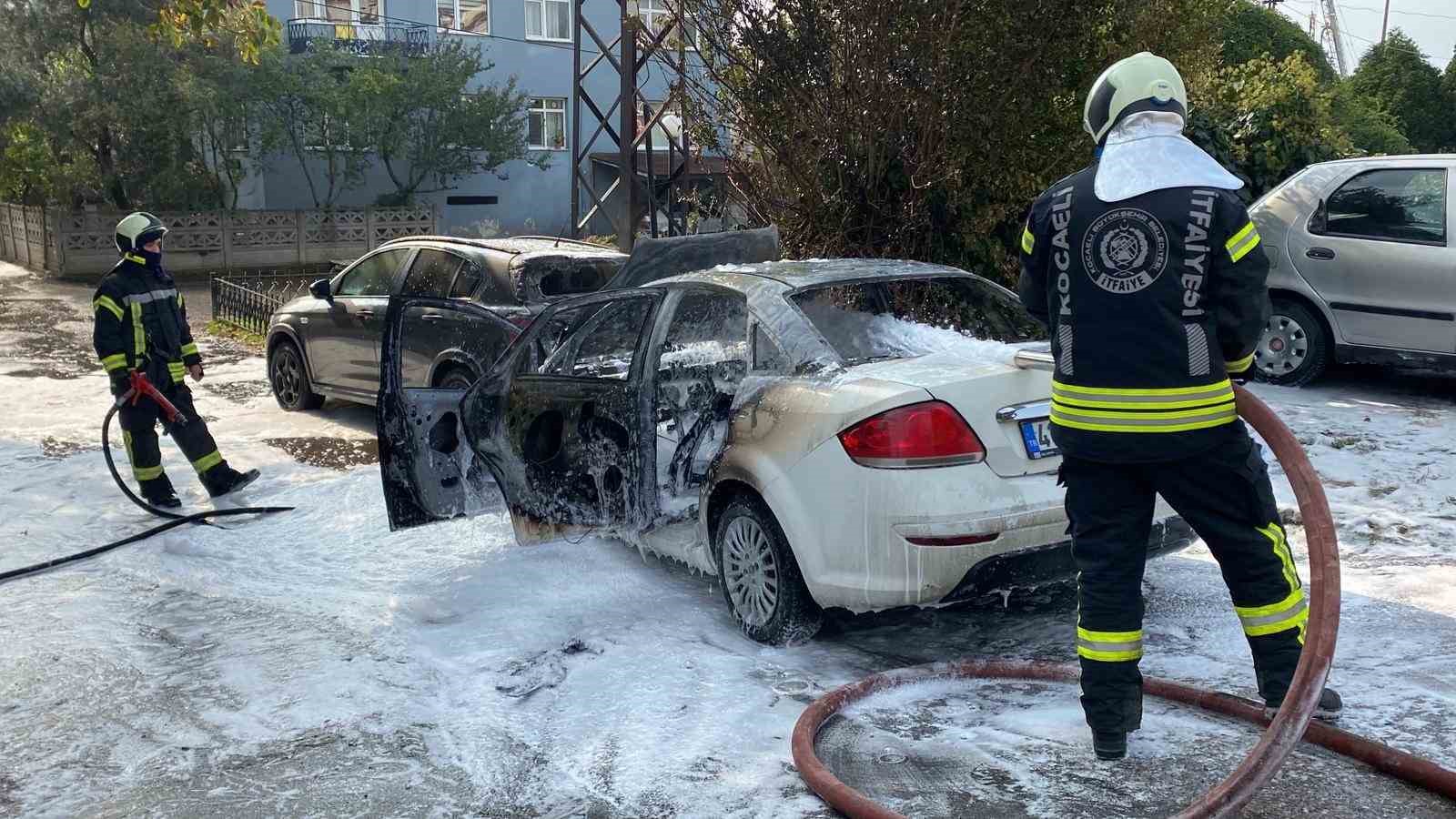 yakit aldiktan sonra otomobil alev aldi 2 arac kullanilamaz hale geldi 5 JtYHVJmc