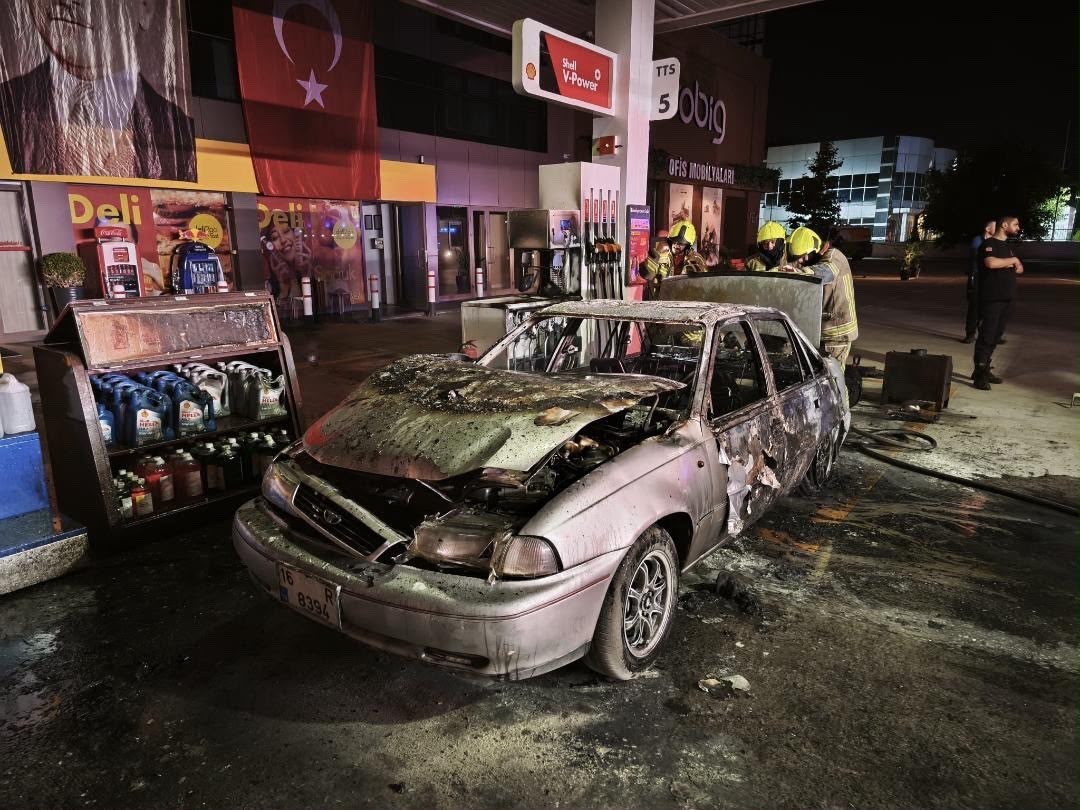 Yakıt almaya geldi, aracı alev topuna döndü 6 yakit almaya geldi araci alev topuna dondu 2 SOSKi76G