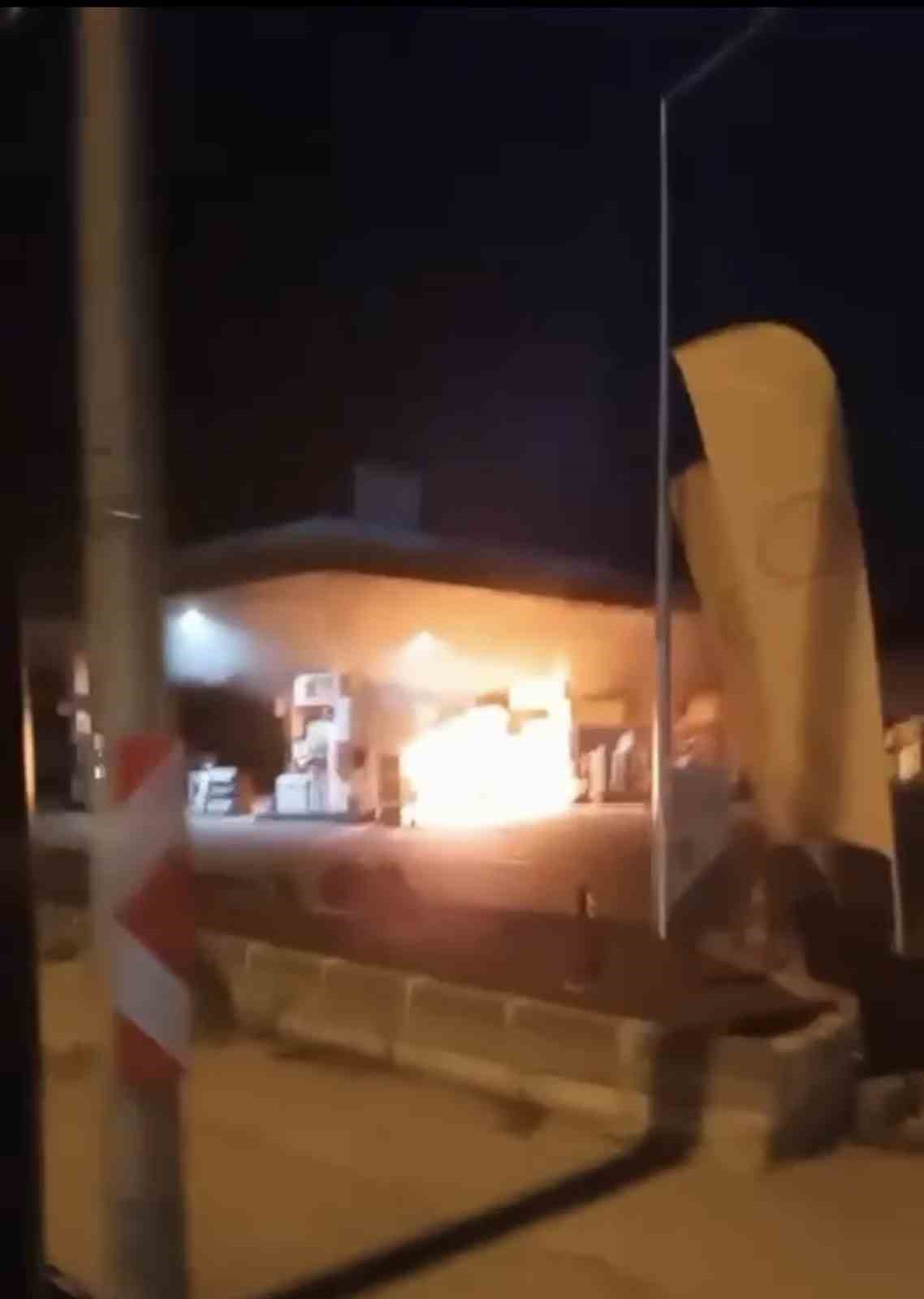 Yakıt almaya geldi, aracı alev topuna döndü 7 yakit almaya geldi araci alev topuna dondu 3 FzTY5pOT