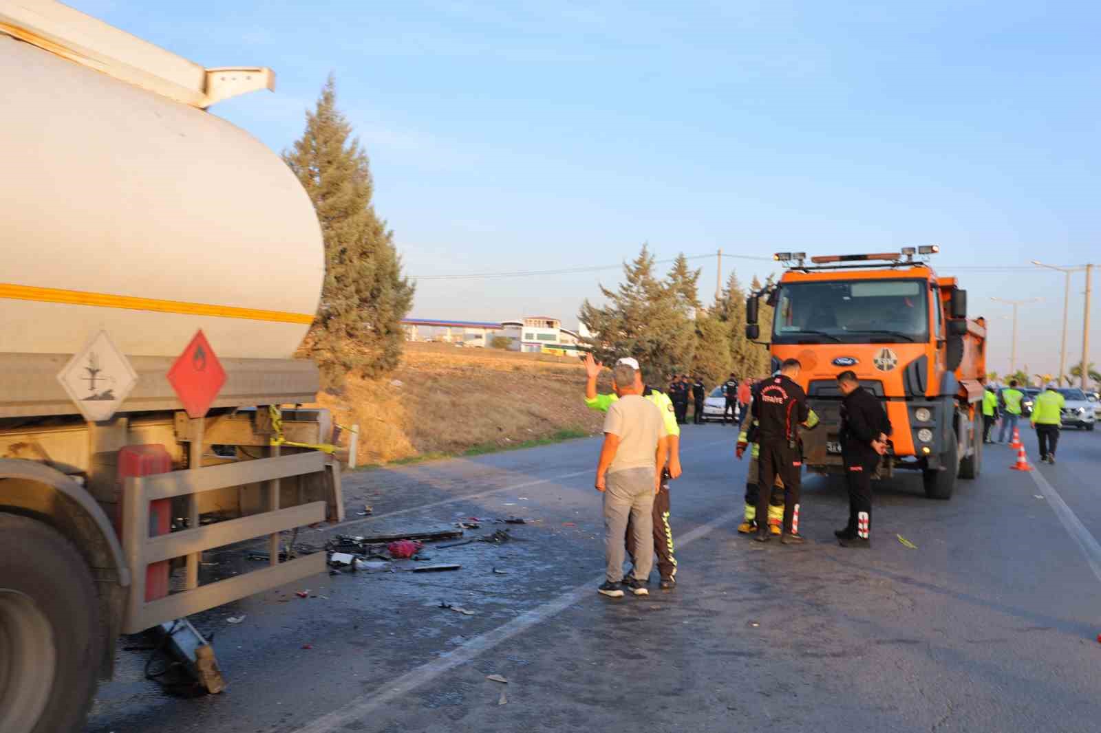 yakit tankerine carpan kamyonetin soforu hayatini kaybetti 2 sMQq1K6N
