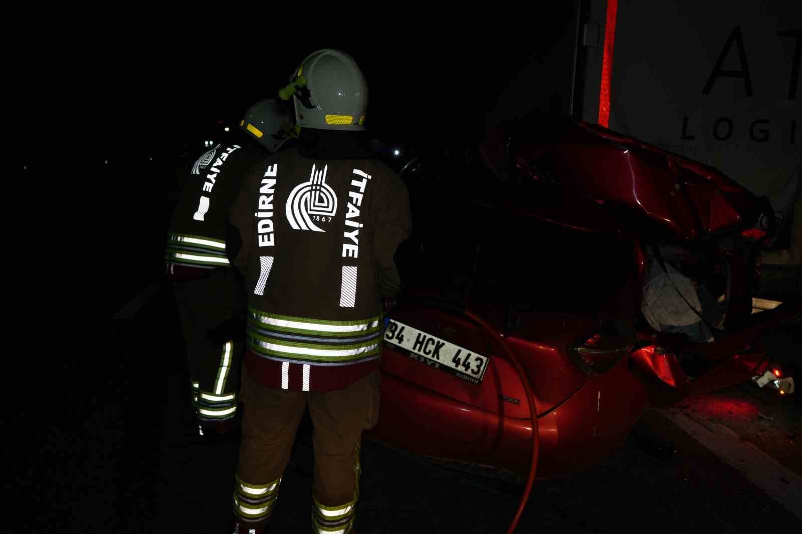 yakiti biten tira arkadan carpan otomobil hurdaya dondu surucu hayatini kaybetti 2 LO2WwcAw