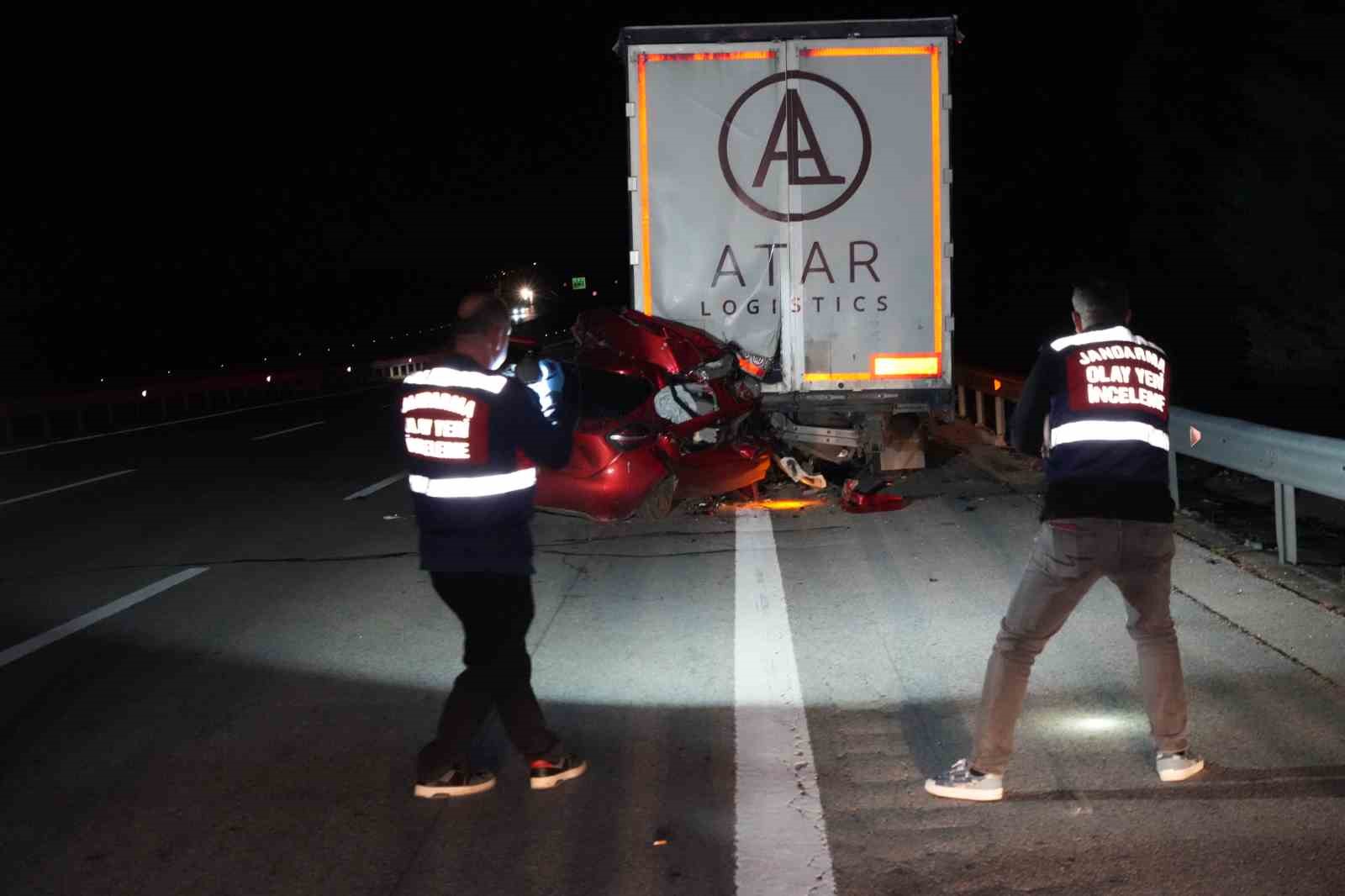 yakiti biten tira arkadan carpan otomobil hurdaya dondu surucu hayatini kaybetti 6 6nCGm5AW