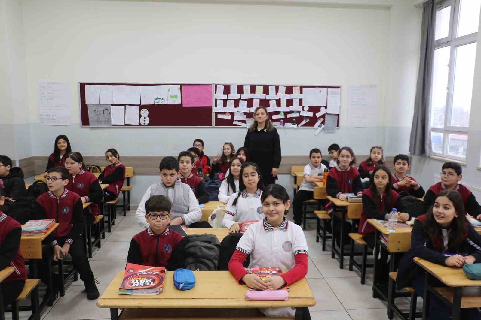 Yaklaşık 18 milyon öğrenci karnelerini alarak yarıyıl tatiline girdi 4 yaklasik 18 milyon ogrenci karnelerini alarak yariyil tatiline girdi 0 ccbs4heu