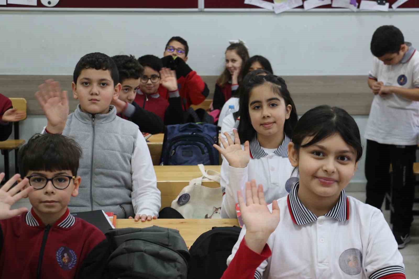 Yaklaşık 18 milyon öğrenci karnelerini alarak yarıyıl tatiline girdi 5 yaklasik 18 milyon ogrenci karnelerini alarak yariyil tatiline girdi 1 fh9YujOF