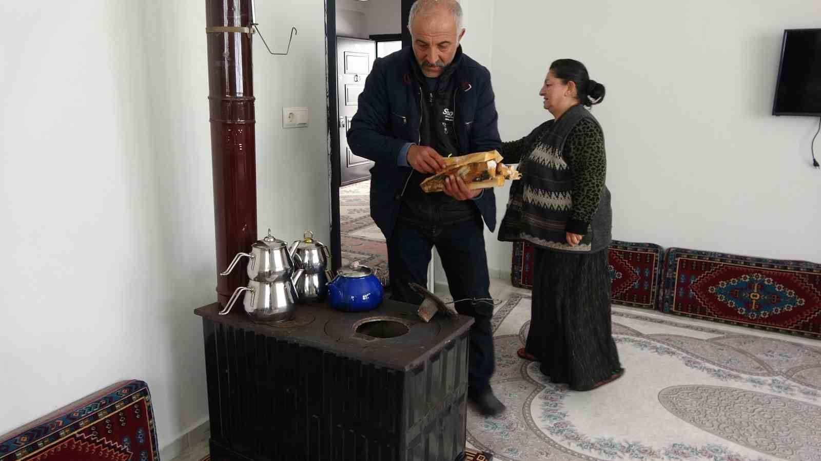 yaklasik 2 bin nufuslu koyde kisin sadece bir aile yasiyor 4 VNYad7DN