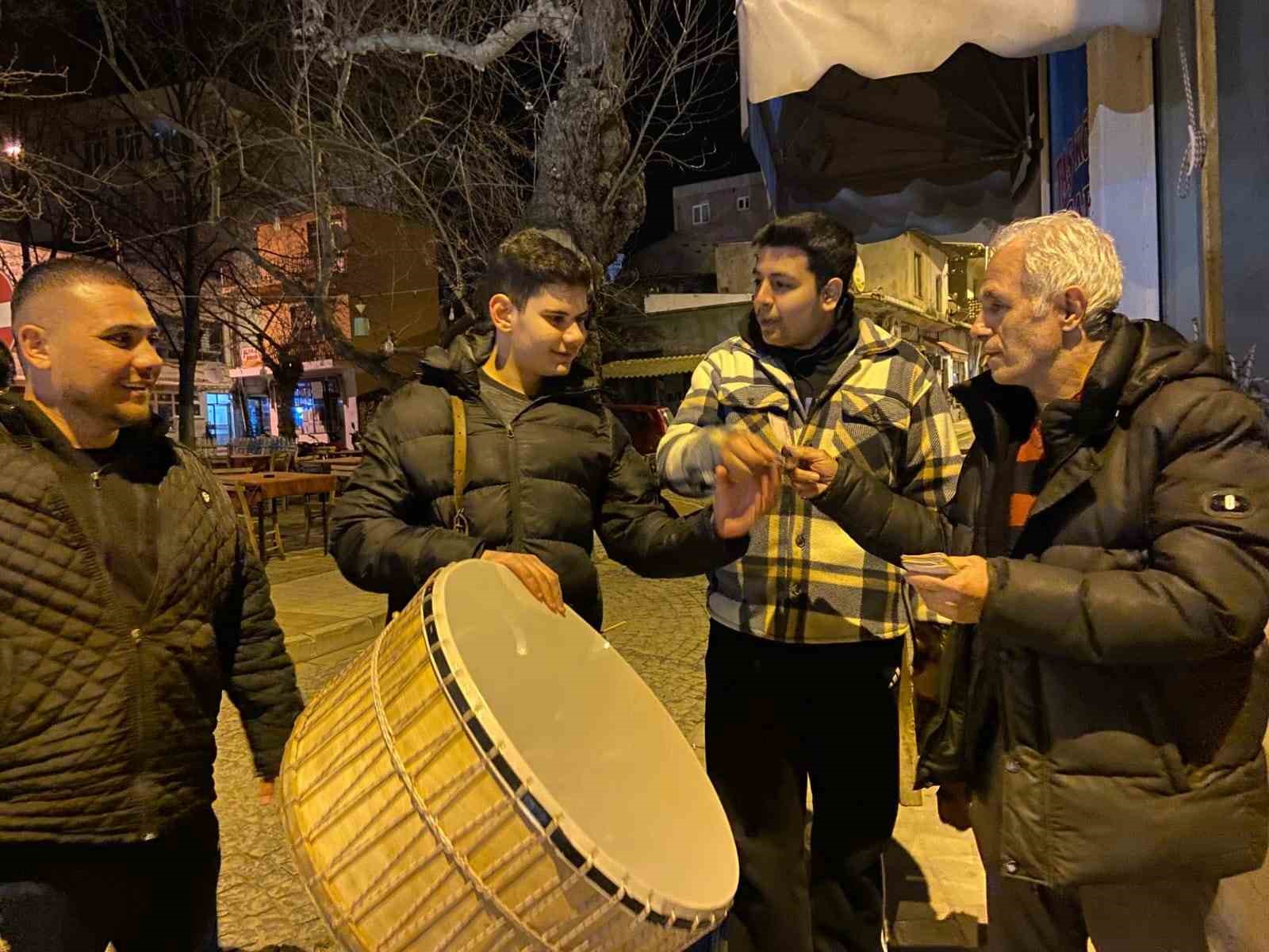 Yaklaşık bir asırdır sahura şarkılarla uyanıyorlar 5 yaklasik bir asirdir sahura sarkilarla uyaniyorlar 1 MRaGEH1b
