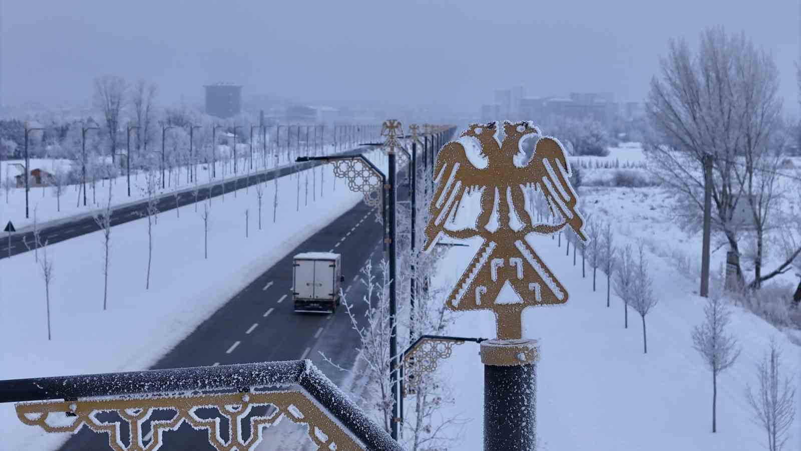 yakutistan degil sivas termometreler eksi 22 dereceyi gosterdi sehirde hayat dondu 0 LPOt5M8P