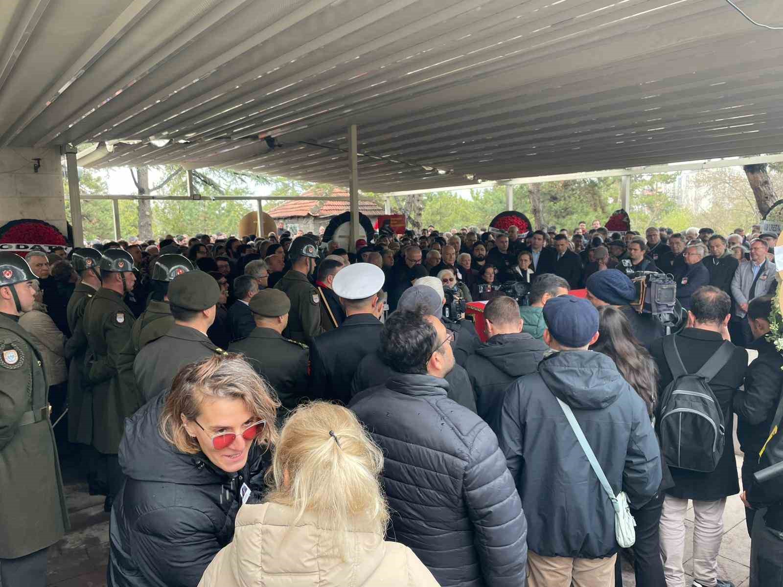 yalcin kucuk son yolculuguna ugurlandi 0 AWm865gF