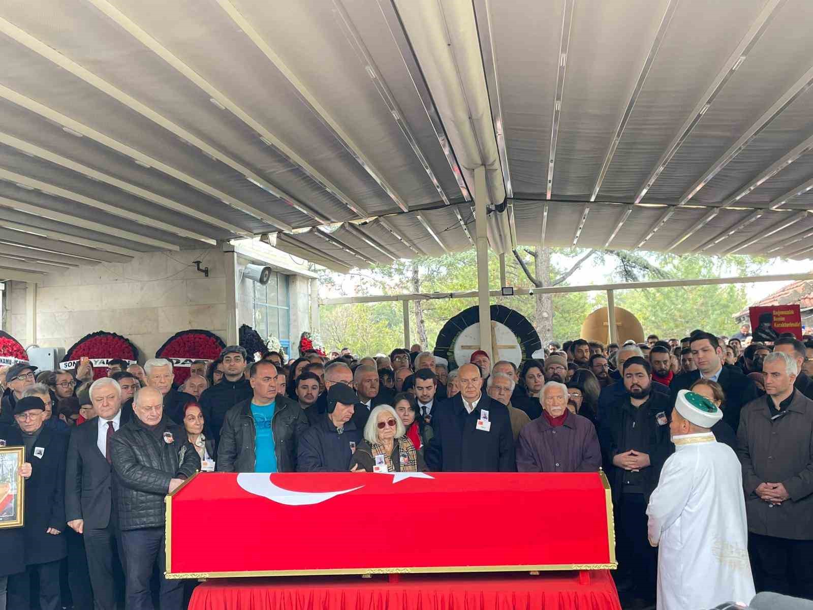 yalcin kucuk son yolculuguna ugurlandi 2 aeS26IKn