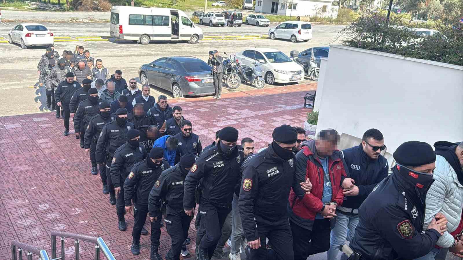 yalikavak aciklarinda gocmen faciasi 16 supheli adliyede 2 Rgs2cOEy