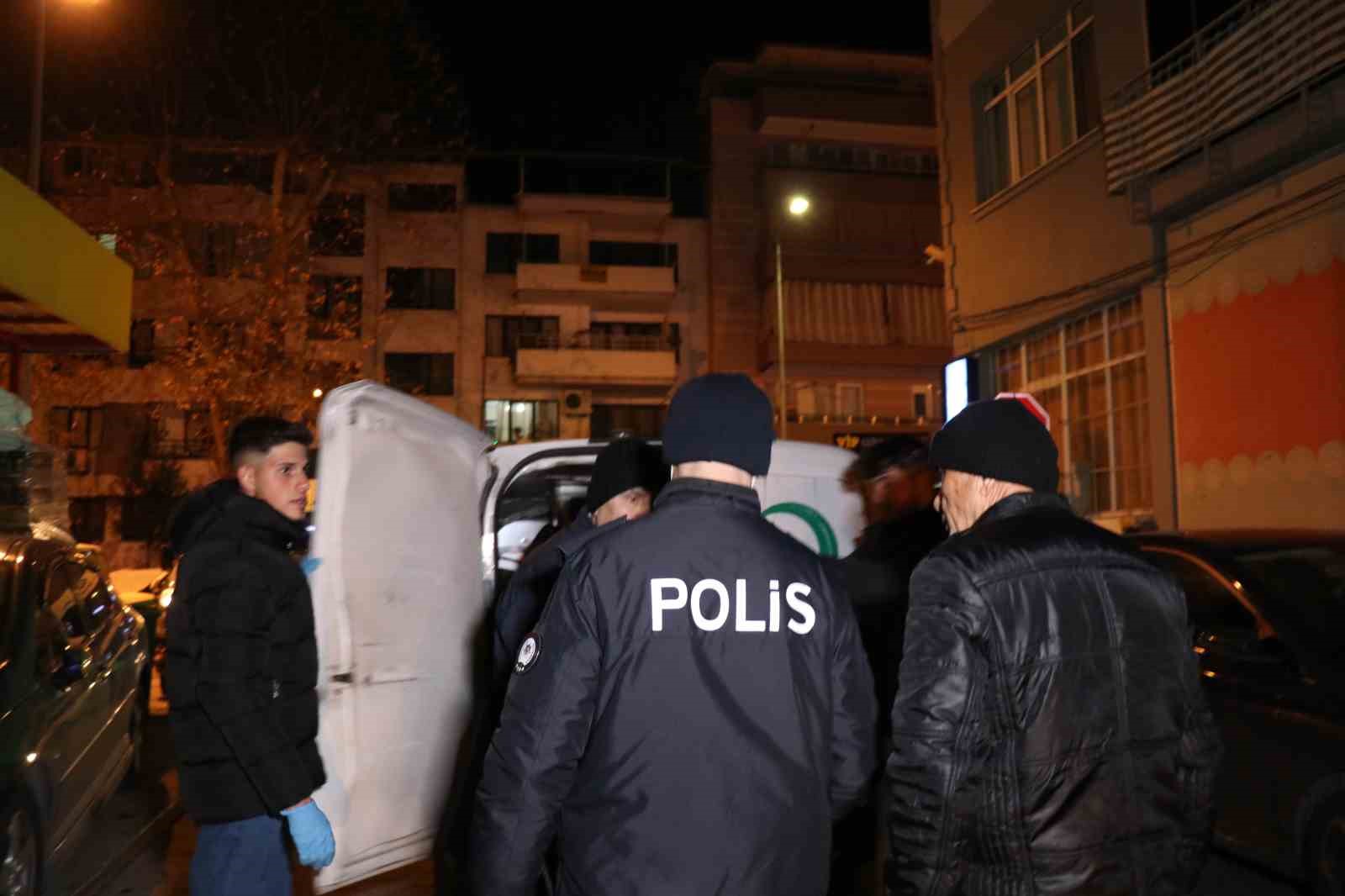 yalniz yasayan 93 yasindaki kadin yangin sonucu yasamini yitirdi 3 tyUERuLf
