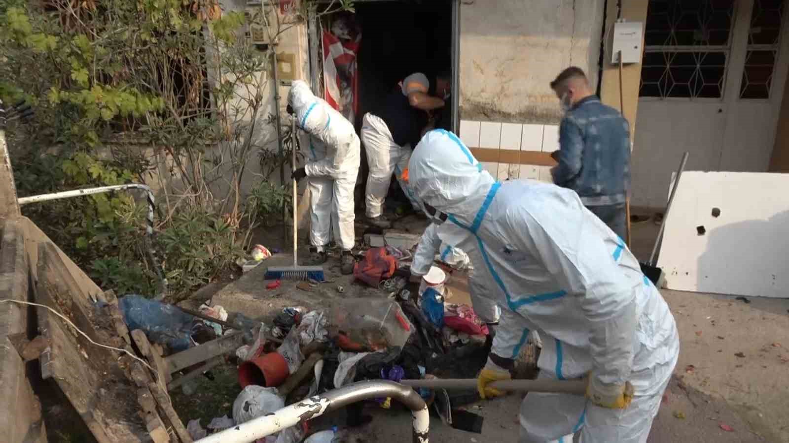 yalniz yasayan adamin evinde korkunc manzara 4 AtJtlGaa