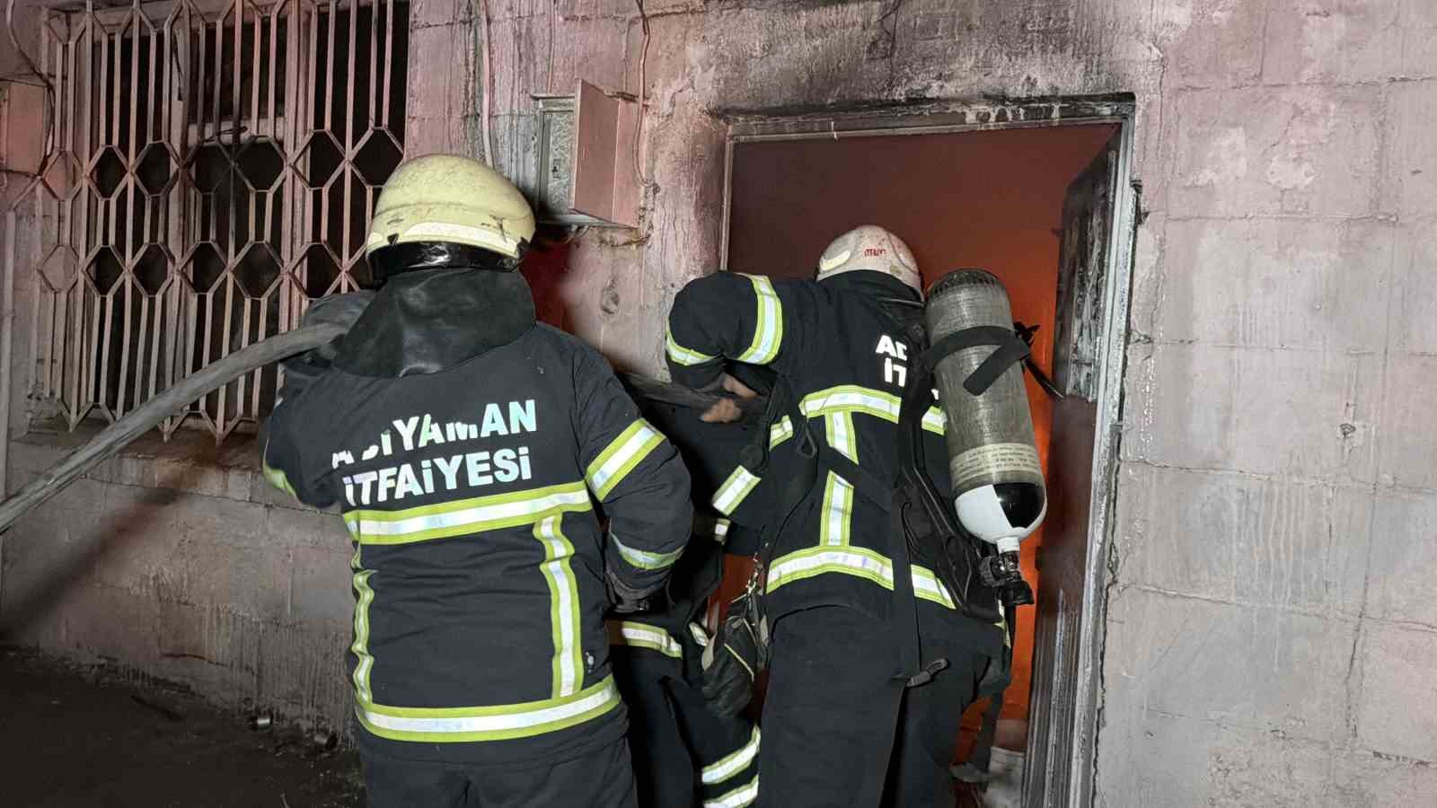yalniz yasayan adamin yaktigi soba metruk evi alev topuna cevirdi 2 DknK9PaI