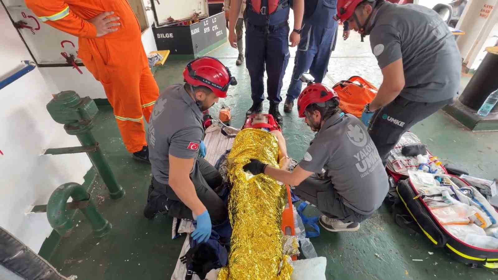 yalova aciklarinda gemide yaralanan personel tahliye edildi 1 d3U38PAB