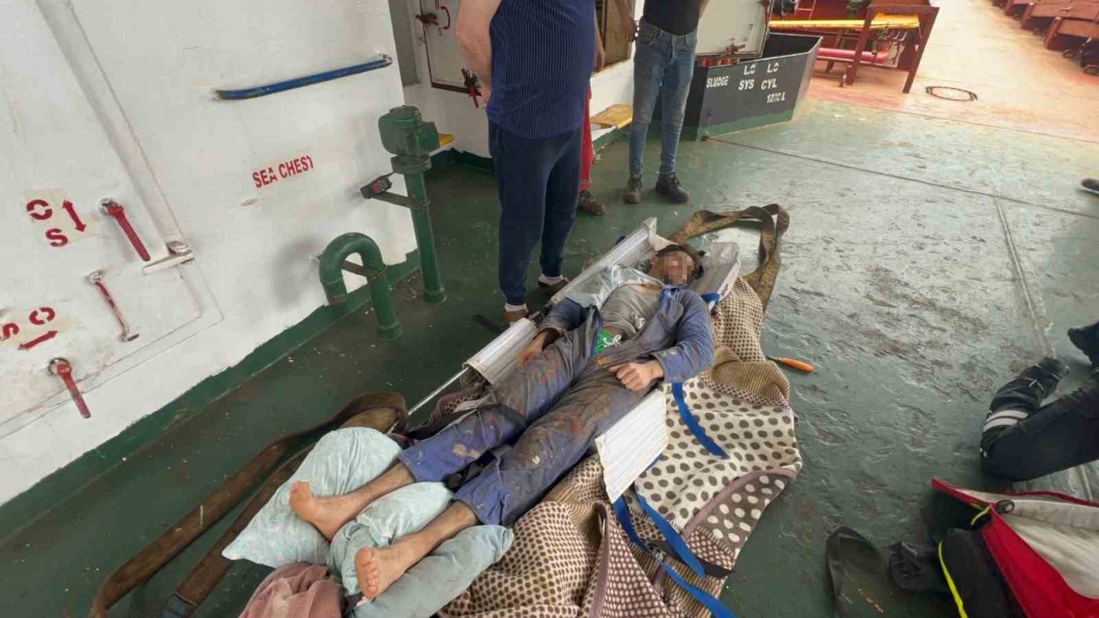 yalova aciklarinda gemide yaralanan personel tahliye edildi 2 wVv11byr