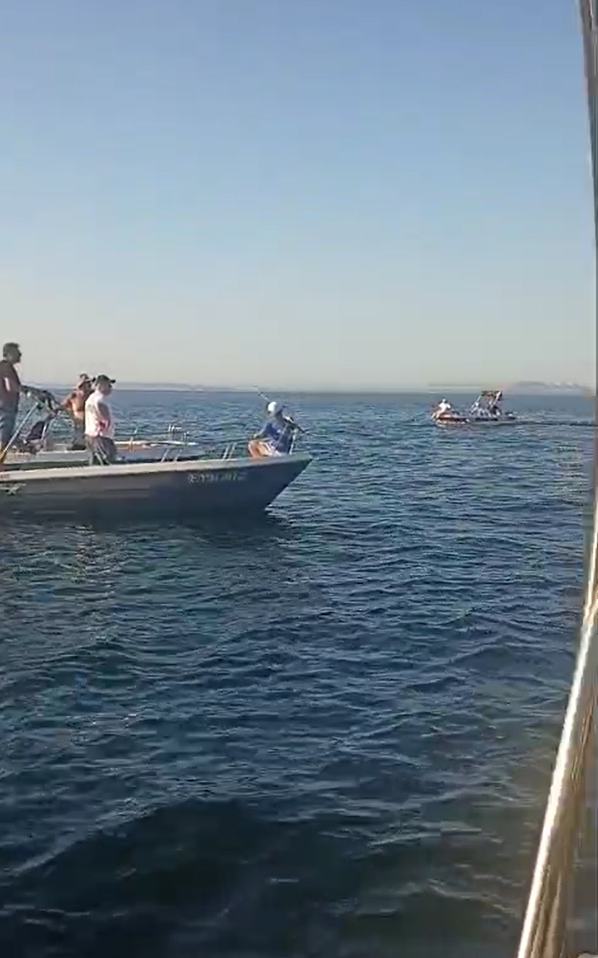 yalova aciklarinda su tankeri tekneye carpti 2 kisi denize atlayarak kurtuldu 0 ZOqvvQuq