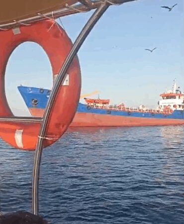 yalova-aciklarinda-su-tankeri-tekneye-carpti-2-kisi-denize-atlayarak-kurtuldu-d5X1leTD.jpg