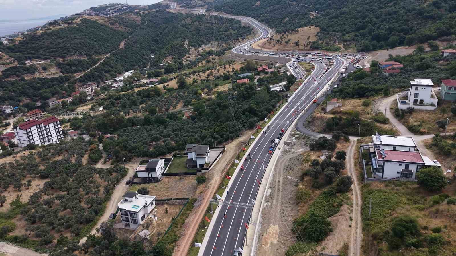 Yalova-Armutlu yolunda tatilcilerin çilesi sona erdi 4 yalova armutlu yolunda tatilcilerin cilesi sona erdi 0 nV7ZbjpG