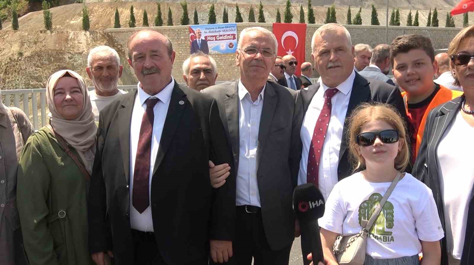 Yalova-Armutlu yolunda tatilcilerin çilesi sona erdi 15 yalova armutlu yolunda tatilcilerin cilesi sona erdi 11 IFclRDOI
