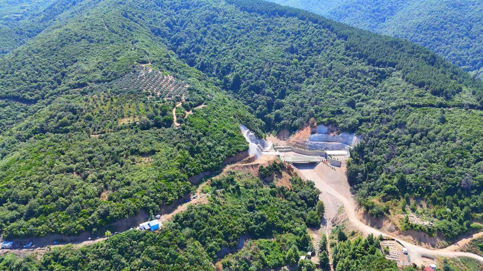 Yalova-Armutlu yolunda tatilcilerin çilesi sona erdi 9 yalova armutlu yolunda tatilcilerin cilesi sona erdi 5 LeRFvMIQ