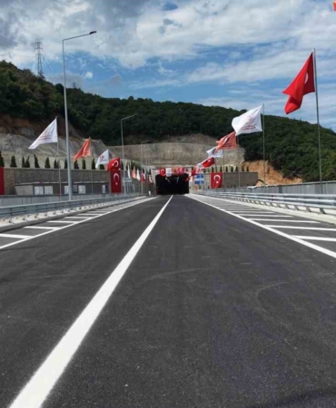 yalova-armutlu-yolunda-tatilcilerin-cilesi-sona-erdi-fhLR1O8n.jpg