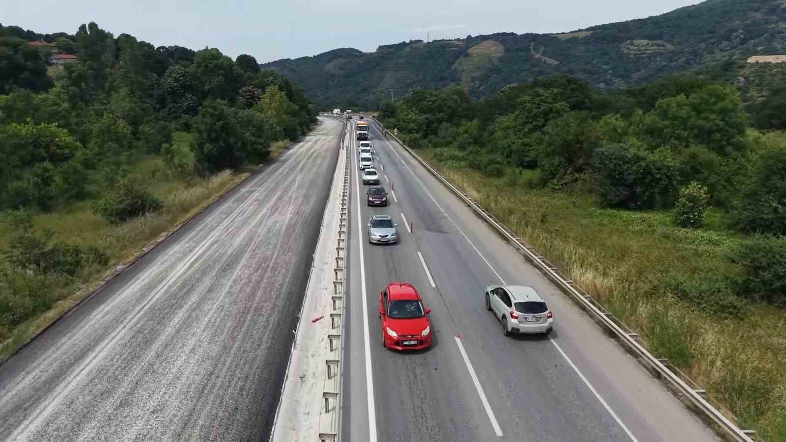 yalova bursa kara yolunda asfaltlama calismasi devam ediyor 1 JPKaz2Kg