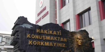 yalova-il-emniyet-muduru-yilmaz-delen-gulistan-doku-sorusturmasinda-erzurum-adliyesinde-tanik-sifatiyla-ifade-7C9m8xlk.jpg