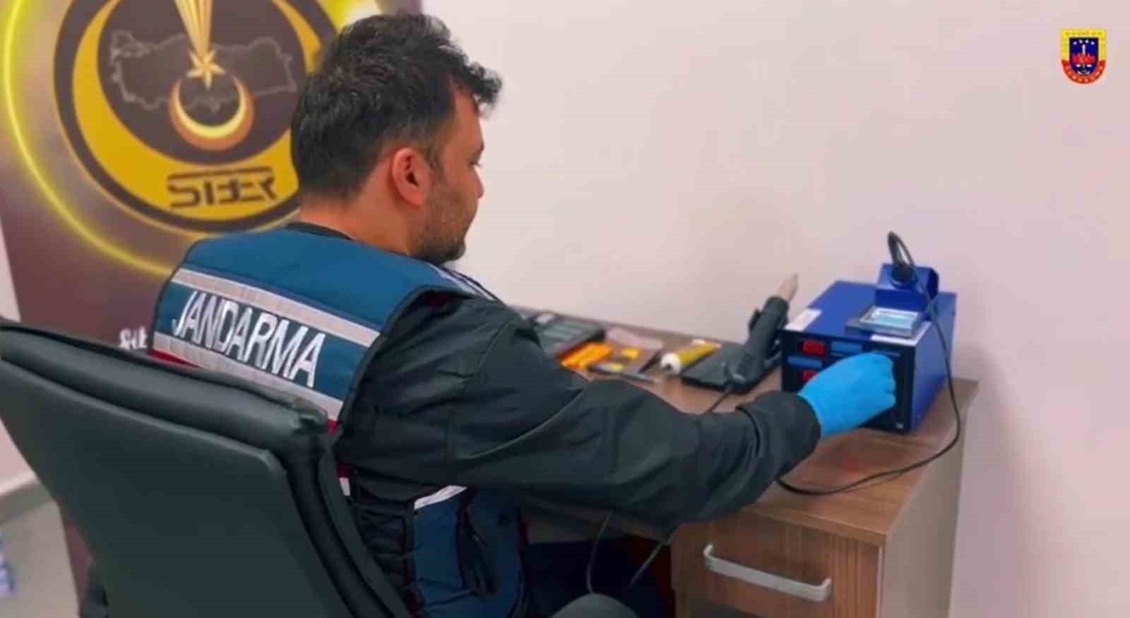Yalova merkezli 8 ilde siber dolandırıcılık operasyonu: 8 tutuklama 4 yalova merkezli 8 ilde siber dolandiricilik operasyonu 8 tutuklama 0 HnQkNmfv